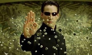 Matrix 4 tem filmagens interrompidas na Alemanha para evitar coronavírus