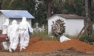 Fotos registram enterro de vítima do coronavírus no interior do Amazonas 