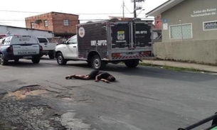 Em plena luz do dia, homem é perseguido e assassinado a tiros e facadas em Manaus