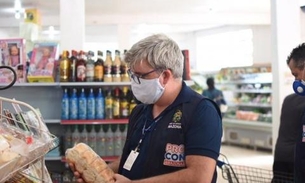 Procon recolhe mais de 30 Kg de alimentos vencidos das prateleiras de comércios no Amazonas