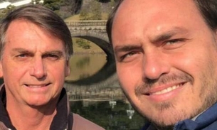 Investigação da Polícia Federal contra Carlos deixa Jair Bolsonaro irritado