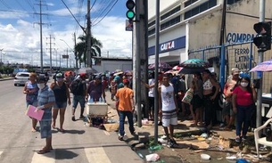 Sem receber auxílio emergencial, beneficiários fecham trânsito revoltados em Manaus