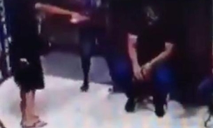 Em Manaus, trio armado com facão invade loja de açaí e faz arrastão; veja vídeo 