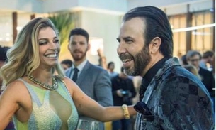 Par de Grazi Massafera em novela, ator Danilo Grangheia apresenta marido na internet