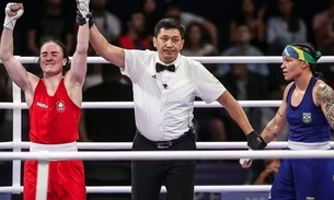 Bia Ferreira vê o anúncio da vitória de sua rival, a irlandesa Kellie Harrington, no torneio de boxe dos Jogos de Paris. Foto: Gaspar Nóbrega/ COB