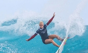 Brasileira Tati Weston-Webb vence nº 1 do mundo e vai às quartas de final no surfe