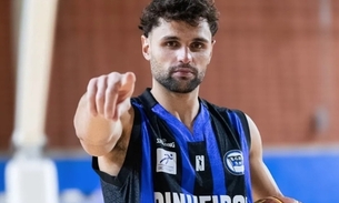 Raulzinho assina com Pinheiros e volta ao basquete brasileiro