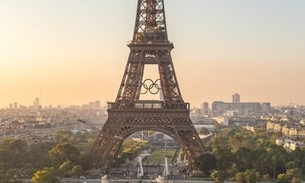 Torre Eiffel com anéis olímpicos. Foto: Reprodução/ X @Emmanuel Macron