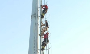 Homem fica preso por horas em torre de telefonia após tentar roubar fiação na Ponta Negra