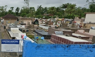 Idoso retira restos mortais da mãe do cemitério e leva para casa