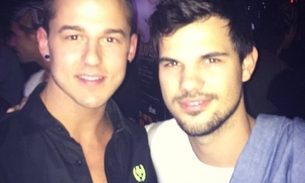 Ator de 'Crepúsculo', Taylor Lautner, é visto em balada gay ao lado de um modelo