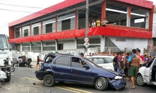 Colisão tripla na Cidade Nova fere taxista e passageiro