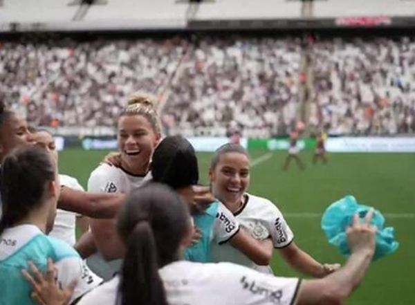 Corinthians vence Grêmio com gol aos 48 e conquista Supercopa