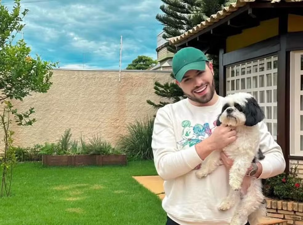 Brenne Abrantes perdeu o cachorro Theo, de 8 anos — Foto: Instagram/reprodução