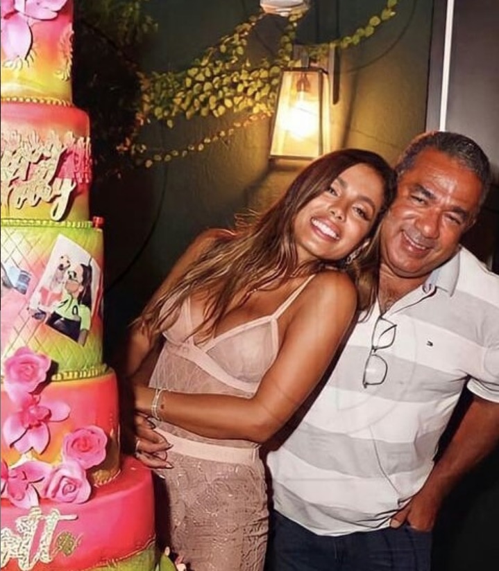 Anitta com o pai no aniversário da cantora - Foto: Reprodução Instagram
