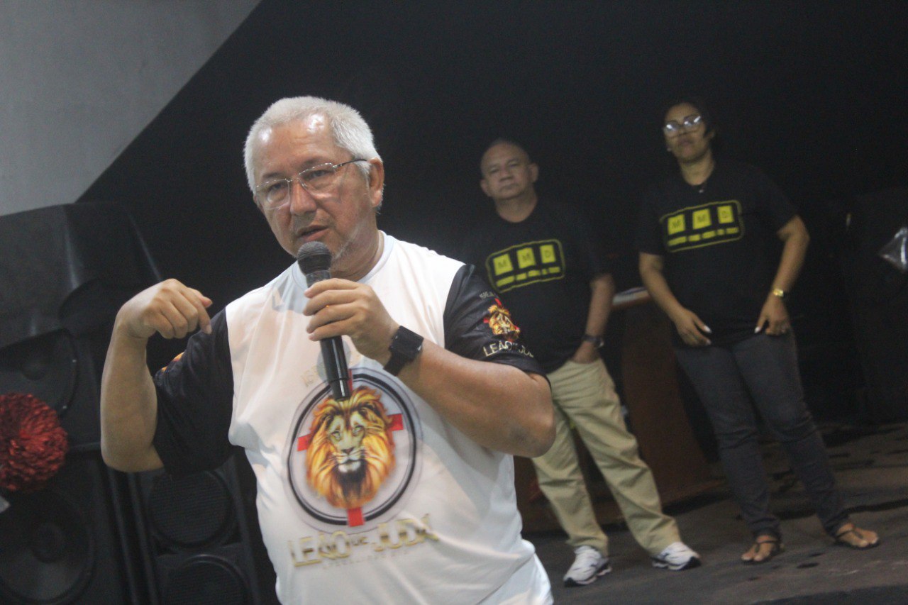 Santos testemunhando em uma igreja de Manaus - Foto: Jhonata Lobato